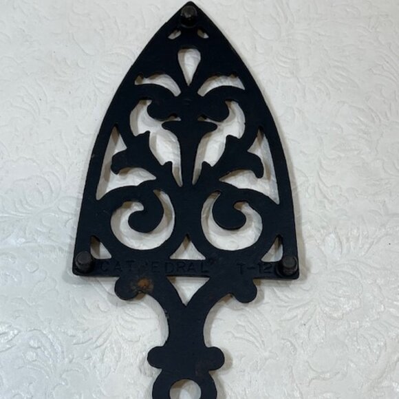 VTG Cathedral Cast Iron 3-Footed Trivet Pot Rest Dinner Serving Table 9"x4" - Picture 4 of 12